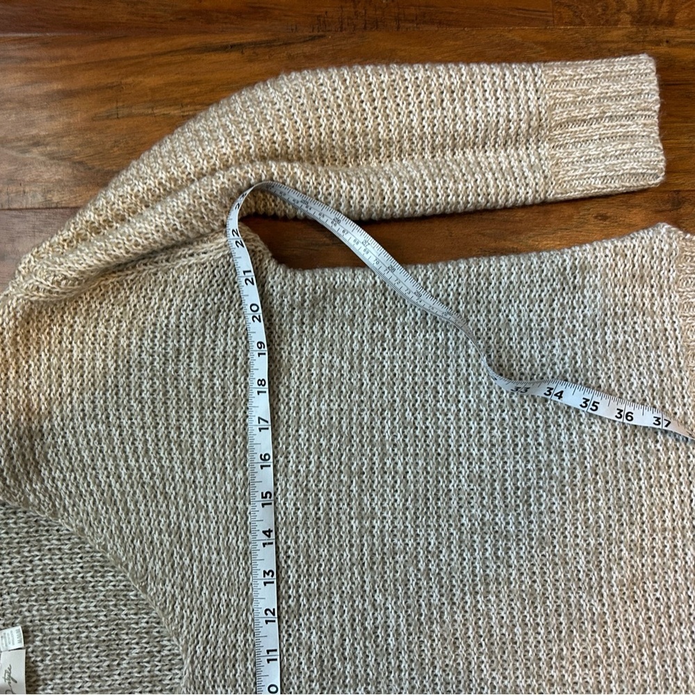 V-Neck Sweater Women’s Size Medium - Picture 6 of 6